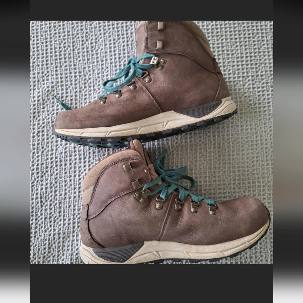 L.L. Bean Men's Leather Brown Hiking Shoes with Teal Laces